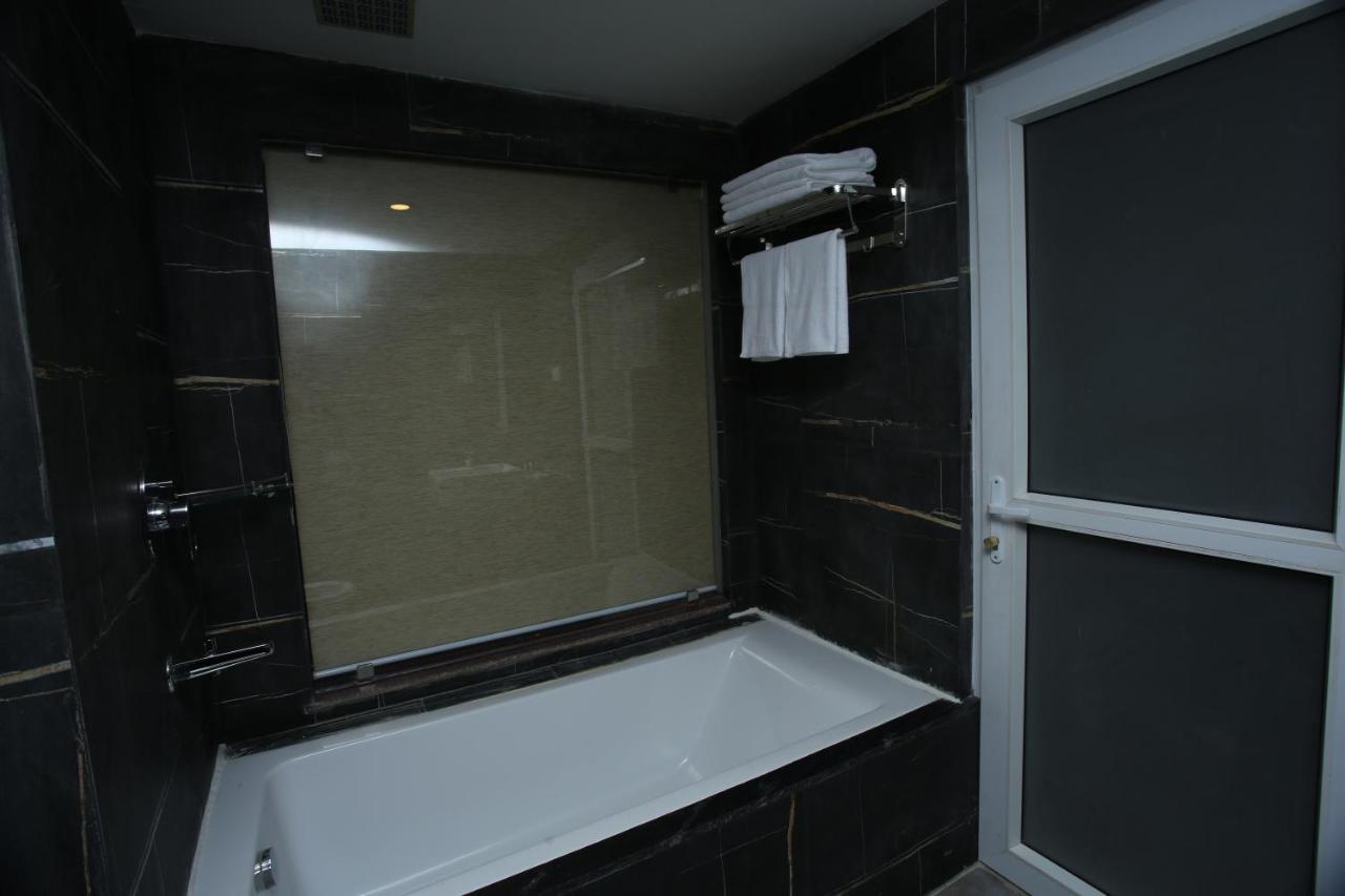 Hotel White Himal Pokhara Extérieur photo