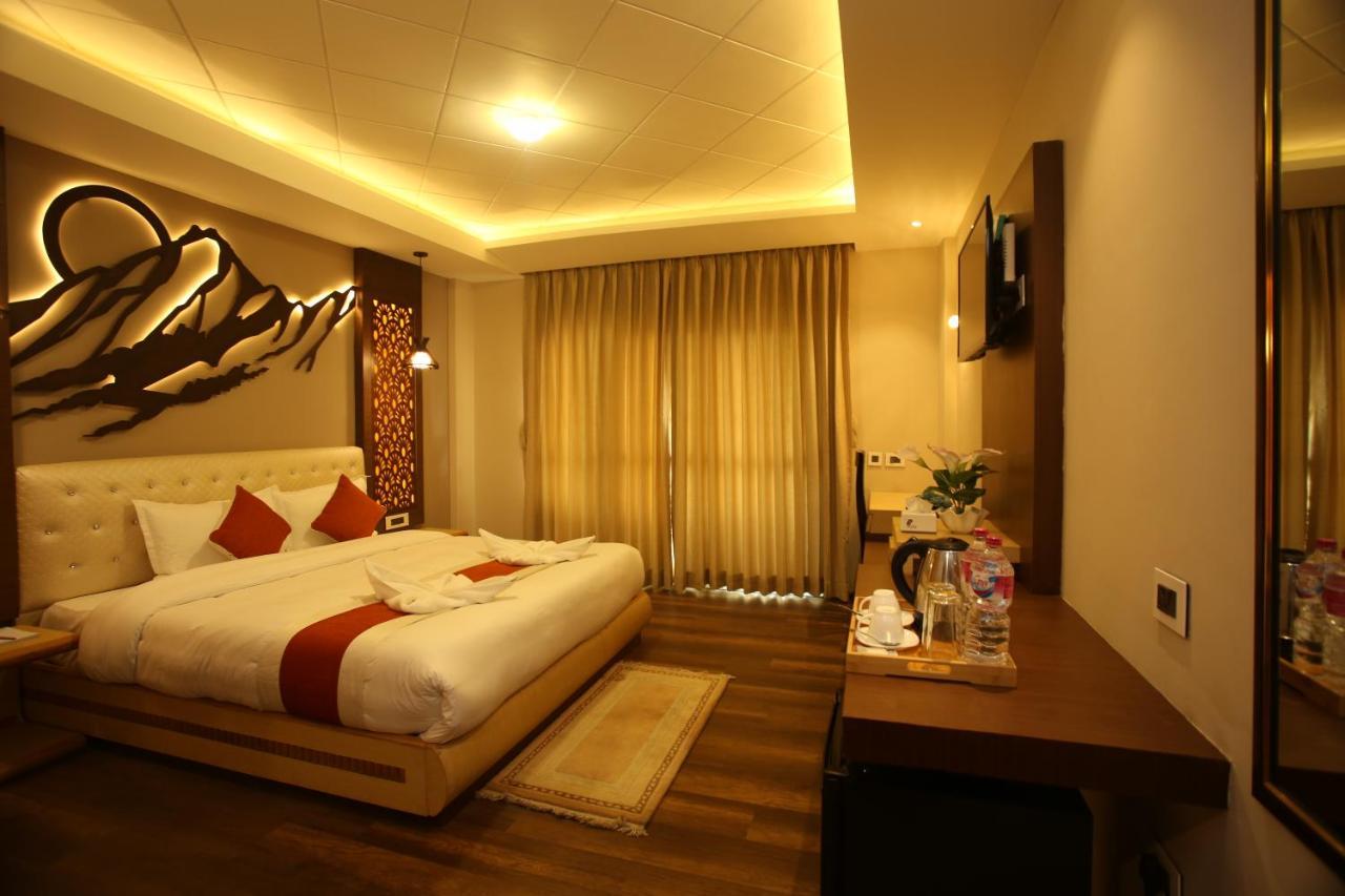 Hotel White Himal Pokhara Extérieur photo