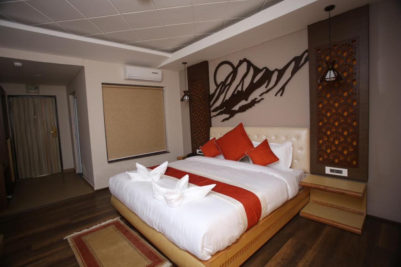 Hotel White Himal Pokhara Extérieur photo